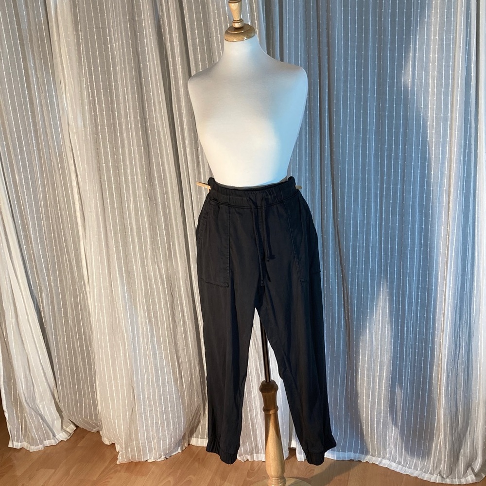 Bella Dahl cuffed pocket joggers